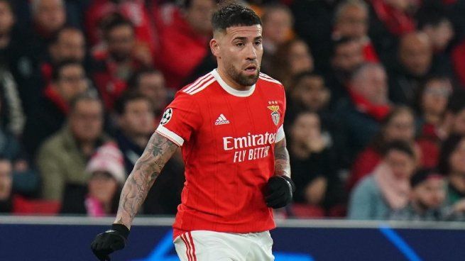 Nicolás Otamendi volvió a insistir en que cumplirá su contrato con Benfica.