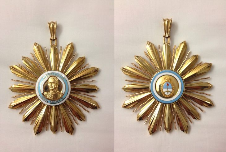 Las insignias de la Orden Libertador San Martín y la Orden de Mayo. Las insignias de la Orden Libertador San Martín y la Orden de Mayo.