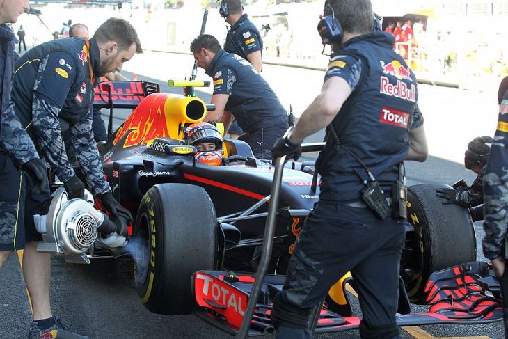 The average salary of an F1 technician is around 60,000 pounds per year (approximately US $ 80,000), a figure that, although competitive in other sectors, is well below what the pilots perceive. 