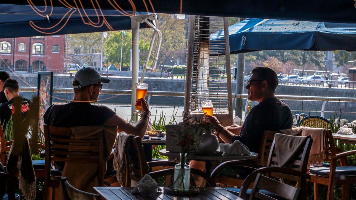 Going out to eat: these are the best restaurants to enjoy in front of the Río de la Plata