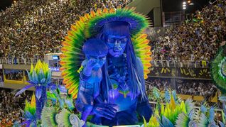 El Carnaval de Rio de Janeiro es una de las mayores celebraciones de Brasil. El Carnaval de Rio de Janeiro es una de las mayores celebraciones de Brasil.