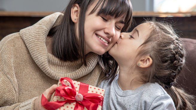 La campaña incluye electrodomésticos y chocolates, permitiendo planificar la sorpresa para mamá y aprovechar precios especiales.