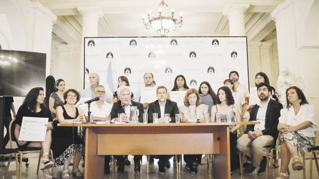 Juicio. El senador Mariano Recalde encabezó la conferencia de prensa del bloque porteño del Frente de Todos en la Legislatura de la Ciudad.