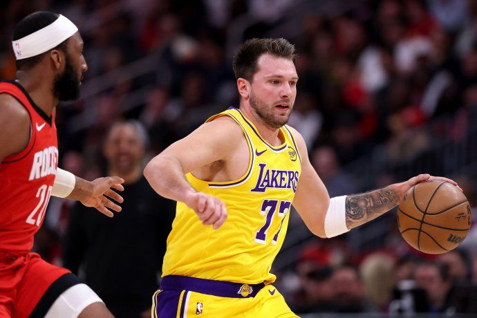 Pese a su situación personal, Doncic anotó 36 puntos en su último juego con los Lakers. 