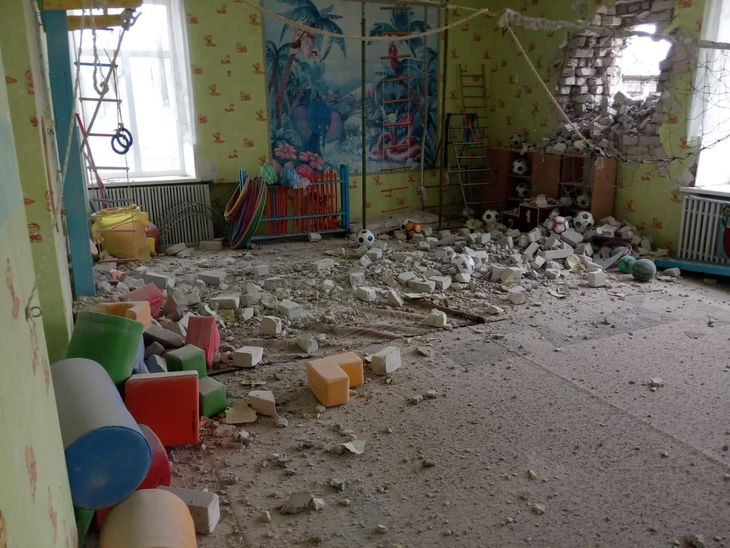 Stanitsa Lugansk kindergarten hit by a grenade.