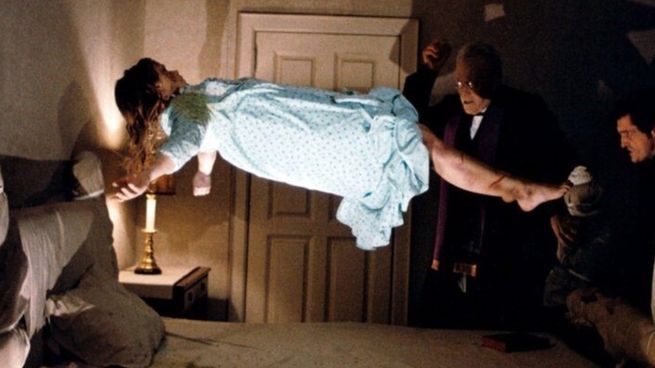 Más que un simple filme, El Exorcista dejó una huella imborrable en la cultura y el cine de terror, explorando la eterna lucha entre el bien y el mal.