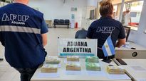 aduana descubrio ?340.000 ocultos en la ropa del maletero de un micro de larga distancia