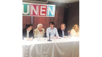 Roy Cortina, Fernando Pino Solanas, Martín Lousteau, Rodolfo Terragno y Elisa Carrió, ayer en una conferencia de prensa en la que UNEN anunció que conformó una mesa de conducción y se integrará en interbloques legislativos.
