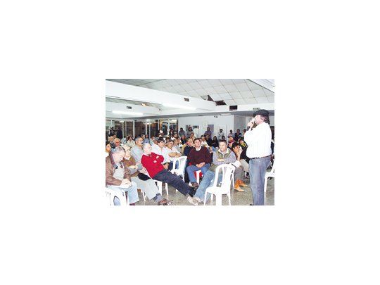 Ayer, unos 250 productores se reunieron en la Sociedad Rural de Bolívar, en una asamblea multisectorial con el objetivo de endurecer la protesta del sector rural.