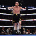 Desde que perdió sus cuatro cinturones en septiembre pasado ante Terence Crawford, a Saúl Canelo Álvarez no paran de lloverle críticas. Desde que perdió sus cuatro cinturones en septiembre pasado ante Terence Crawford, a Saúl Canelo Álvarez no paran de lloverle críticas.