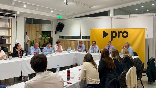 Diego Santilli encabezó anoche el asado de los diputados del PRO sin Mauricio Macri.