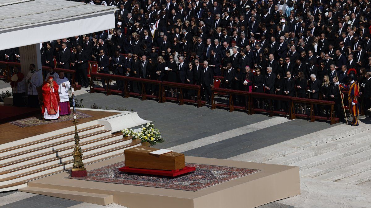 The best photos of the funeral in the Vatican