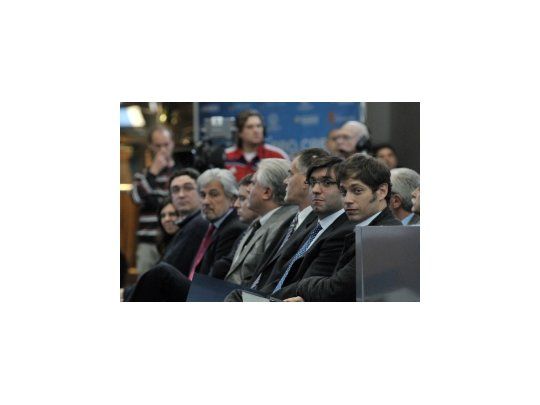 Diego Bossio, del Anses, junto al viceministro de Economía Axel Kiciloff en la sede de Lotería Nacional.