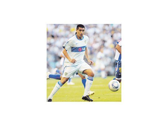 Riquelme no podrá estar contra Vélez y ayer se especuló un pase a Racing que Crespi estimó como «una operación política».