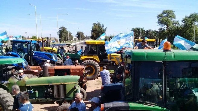 Chaco: productores rurales realizaron el primer tractorazo contra Javier Milei