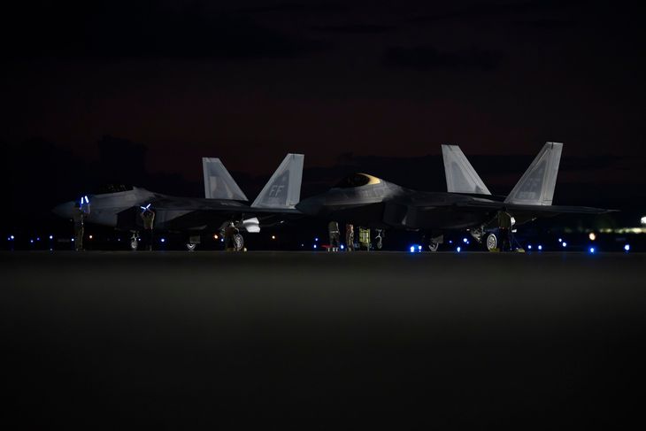 El F-22 Raptor fue uno de los aviones utilizados durante la incursión aérea que permitió la extracción de Nicolás Maduro.