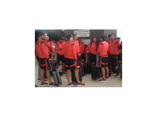 River en el aeropuerto de México. (Foto Twitter).