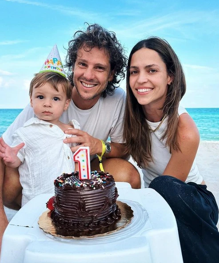 Gastón Gaudio with his wife Helena Ayerza and his son.