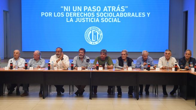 La CGT se reunió tras el decreto de Javier Milei