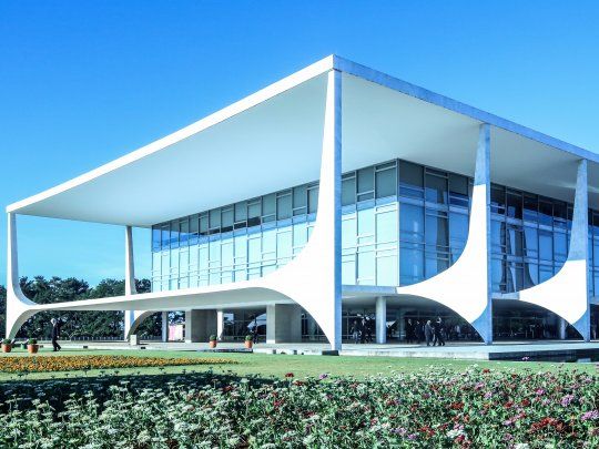 El Palacio de Planalto (en portugués: Palácio do Planalto) es la sede del Poder Ejecutivo del Gobierno brasileño.