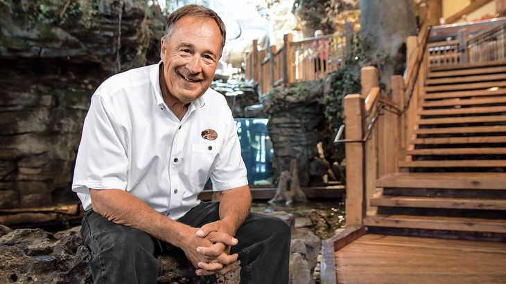 A través de sus múltiples adquisiciones, Morris ha expandido su imperio y asegurado su lugar en la industria. A través de sus múltiples adquisiciones, Morris ha expandido su imperio y asegurado su lugar en la industria.