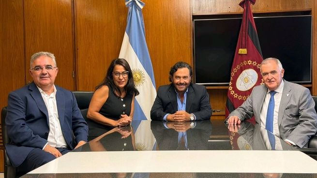 Raúl Jalil, Carolina Moisés, Gustavo Sáenz y Osvaldo Jaldo se reunieron en la Casa de Salta.