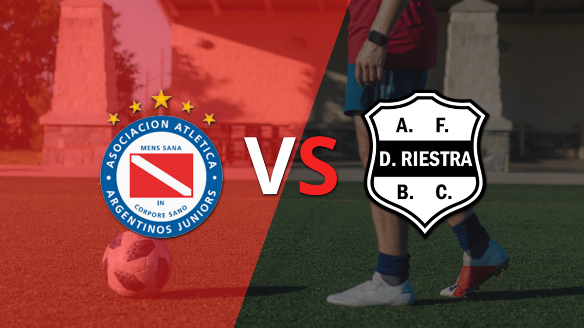 The match between Argentinos Juniors and Riestra begins