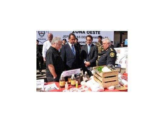 El gobernador se mostró con el jefe policial en un operativo en La Matanza.