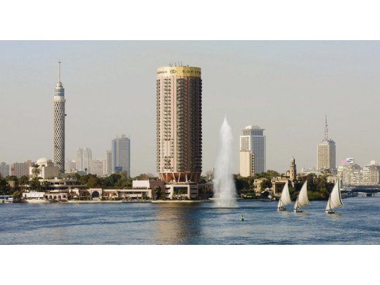 Postal. El río Nilo, con las clásicas felucas y la Torre de El Cairo.