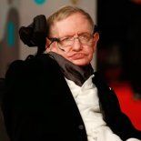 En 2010, durante la serie documental Into the Universe, Stephen Hawking declaró que “si los extraterrestres nos visitan alguna vez, el resultado podría ser similar a cuando Colón llegó a América, lo cual no terminó bien para los nativos americanos”. En 2010, durante la serie documental Into the Universe, Stephen Hawking declaró que “si los extraterrestres nos visitan alguna vez, el resultado podría ser similar a cuando Colón llegó a América, lo cual no terminó bien para los nativos americanos”.