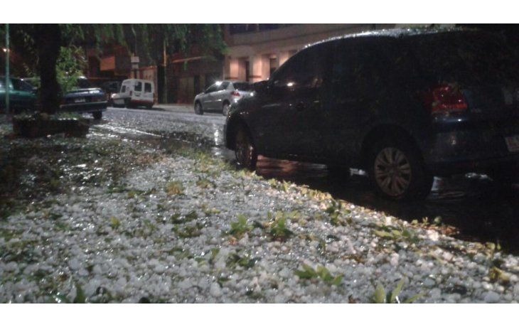 Una fuerte tormenta de lluvia y granizo afectó la Capital y el Gran Buenos Aires