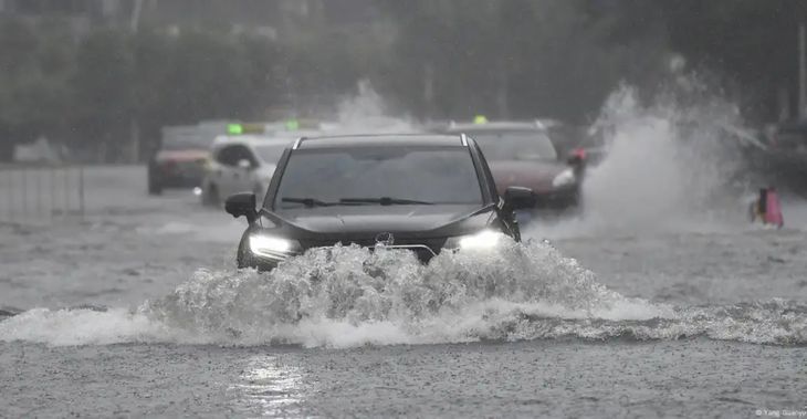 Almost 600,000 people were evacuated in the coastal provinces of the north-center to protect themselves from the storm. Almost 600,000 people were evacuated in the coastal provinces of the north-center to protect themselves from the storm.