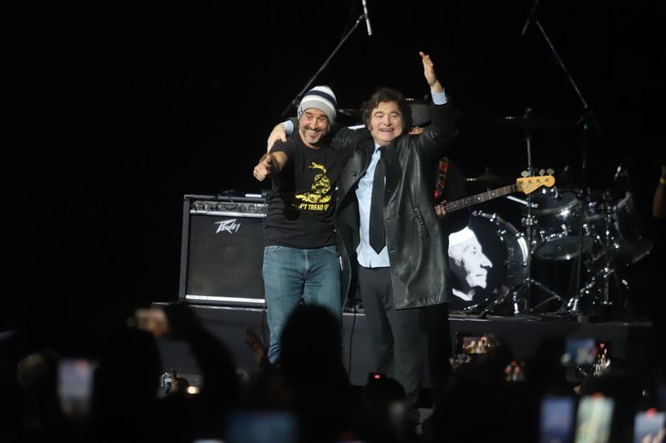 Javier Milei cantó rock nacional secundado por una banda integrada por el diputado nacional Alberto Benegas Lynch, hijo del referente económico del Presidente. Javier Milei cantó rock nacional secundado por una banda integrada por el diputado nacional Alberto Benegas Lynch, hijo del referente económico del Presidente.