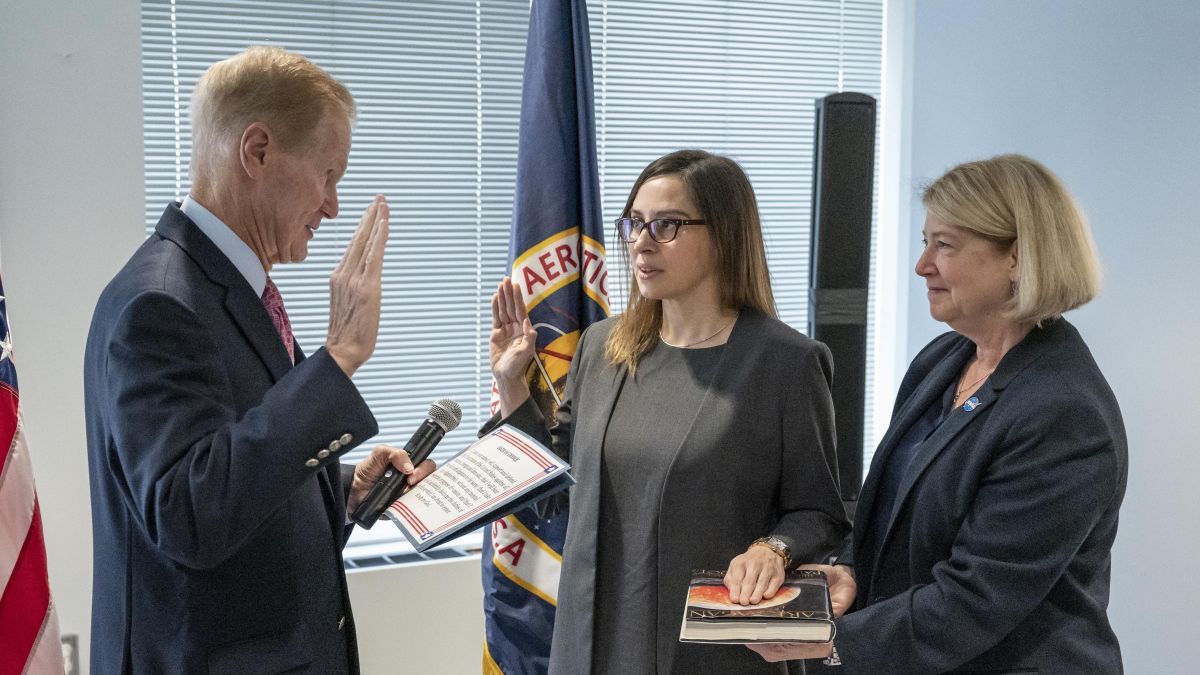A NASA director swore on Carl Sagan’s book