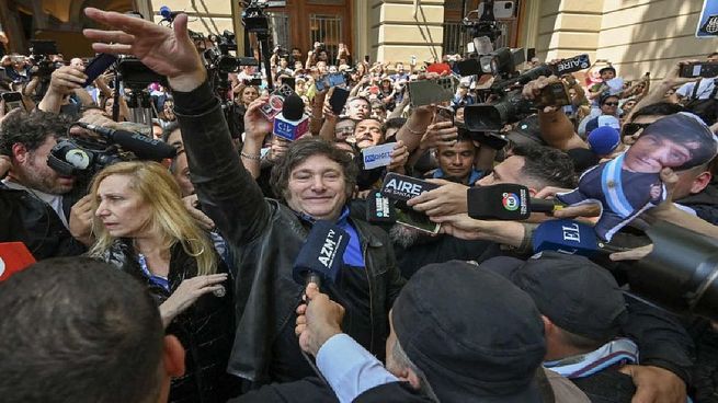 La llegada de javier Milei a la Universidad Tecnológica Nacional BA (UTN), en la intersección Medrano y Lavalle en el barrio de Almagro.