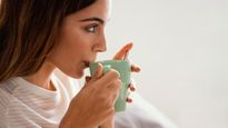 Tomar té.