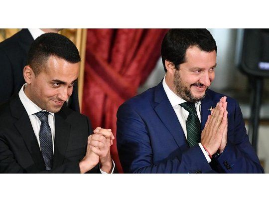 Di Maio (izq.), del Movimiento 5 Estrellas y Salvini, de la Liga.