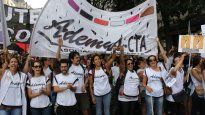 marcha al ministerio de educacion: docentes reclaman por mejoras salariales