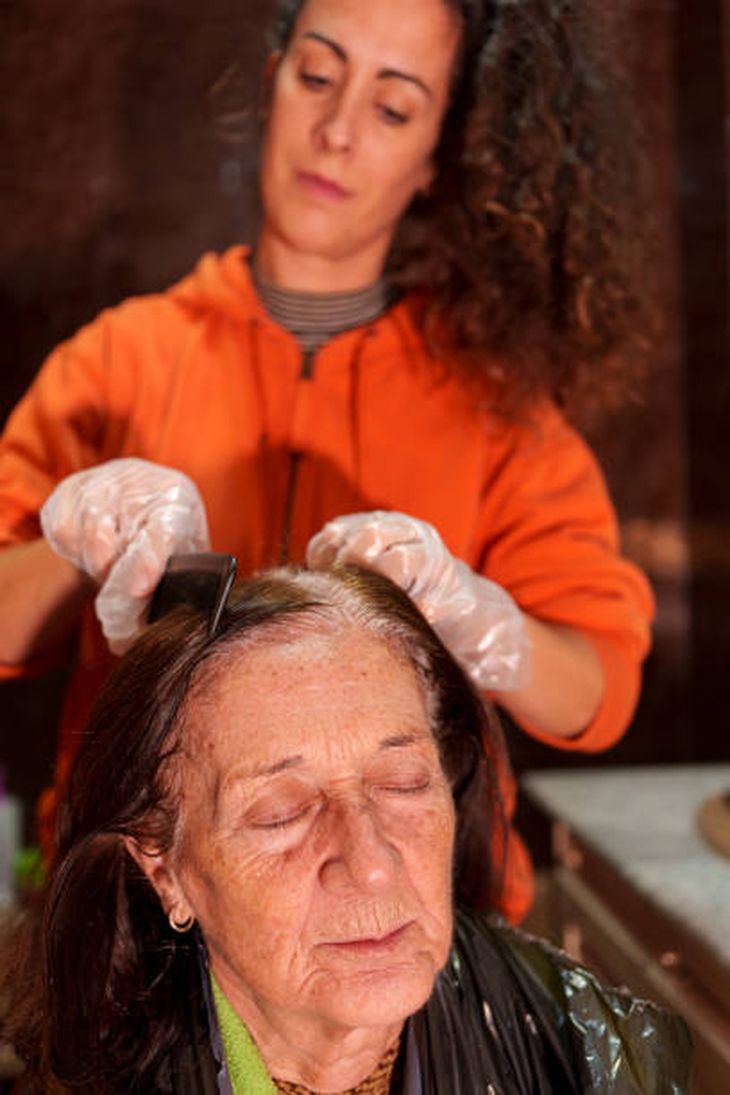 Método casero para decirle chau a las canas Método casero para decirle chau a las canas