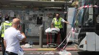 Seis civiles murieron y trece resultaron heridos, varios de gravedad, en un ataque perpetrado por dos ciudadanos palestinos en una parada de colectivos en Jerusalén.