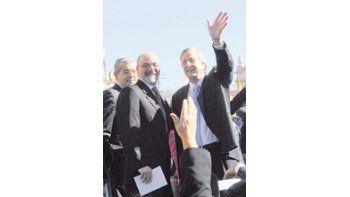 ámbito.com | Néstor Kirchner vuelve hoy a la interna. En Tucumán reúne a todos los gobernadores para alinear a la tropa.