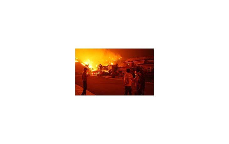 Sigue sin control el fuego en California