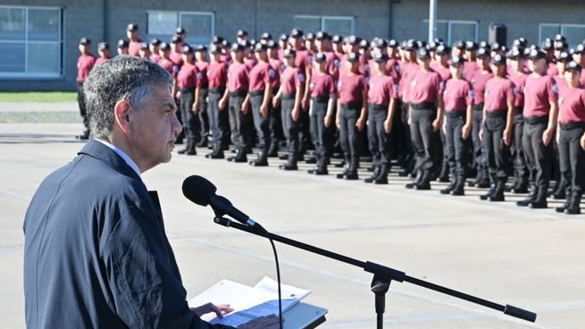 Unos 2.152 cadetes de Policía y 197 aspirantes a bomberos iniciaron las clases este nuevo año.