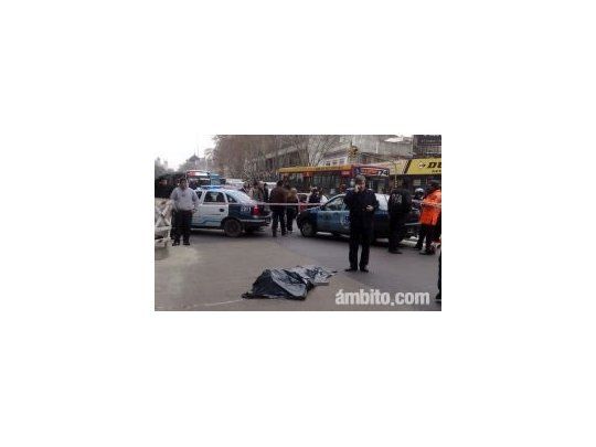 En un confuso episodio, un policía mató a un joven en la esquina de Paseo Colón y Humberto Primo.