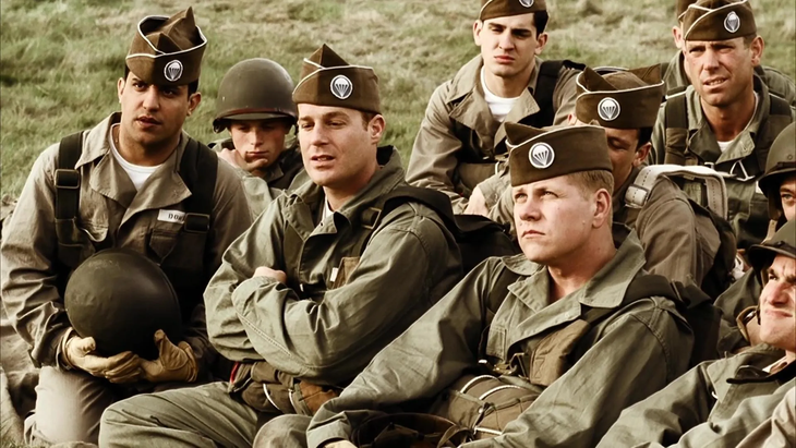 El histórico éxito producido por Tom Hanks y Steven Spielberg está disponible en HBO Max.