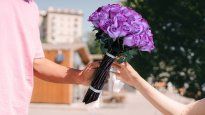 Una nueva tendencia invita a hacerle un regalo a los seres queridos.