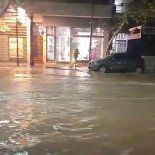 Hubo calles anegadas por el temporal en Mendoza Hubo calles anegadas por el temporal en Mendoza