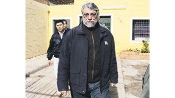 Fernando Lugo deja ayer la sede del partido País Solidario. Su posición sufrió un traspié por la decisión de la OEA de diluir la sanción al Gobierno de su exvicepresidente, Federico Franco.
