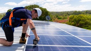 La instalación de sistemas fotovoltaicos permite a las viviendas reducir su dependencia de la red y avanzar hacia un balance energético propio La instalación de sistemas fotovoltaicos permite a las viviendas reducir su dependencia de la red y avanzar hacia un balance energético propio