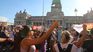 Los manifestantes se reunen en la Plaza de los Dos Congresos para apoyar el reclamo de los jubilados y el repudio de la represión de la semana pasada.